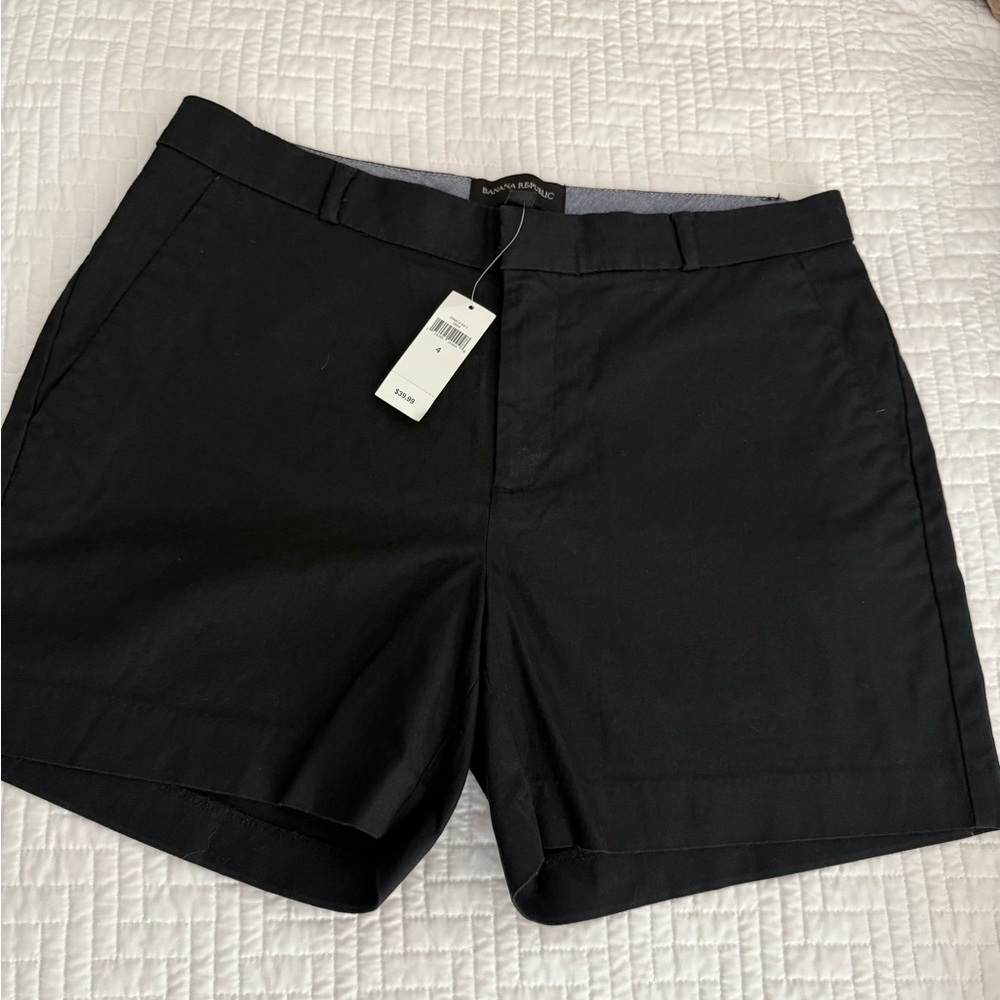 NWT Banana Republic Womens Black Tailored Shorts. Size 4